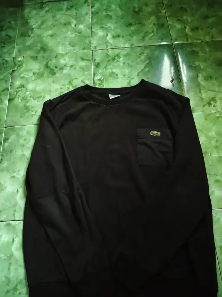 Crewneck Lacoste hitam
