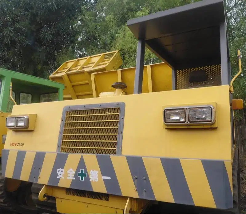Dijual Rubber Crawler Carrier Truck Morooka MST2200 engine Cat Ex. Imp