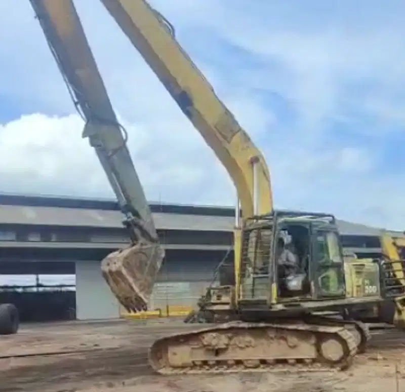 Dijual Excavator  Long Arm Komatsu PC200-8MO Tahun 2015