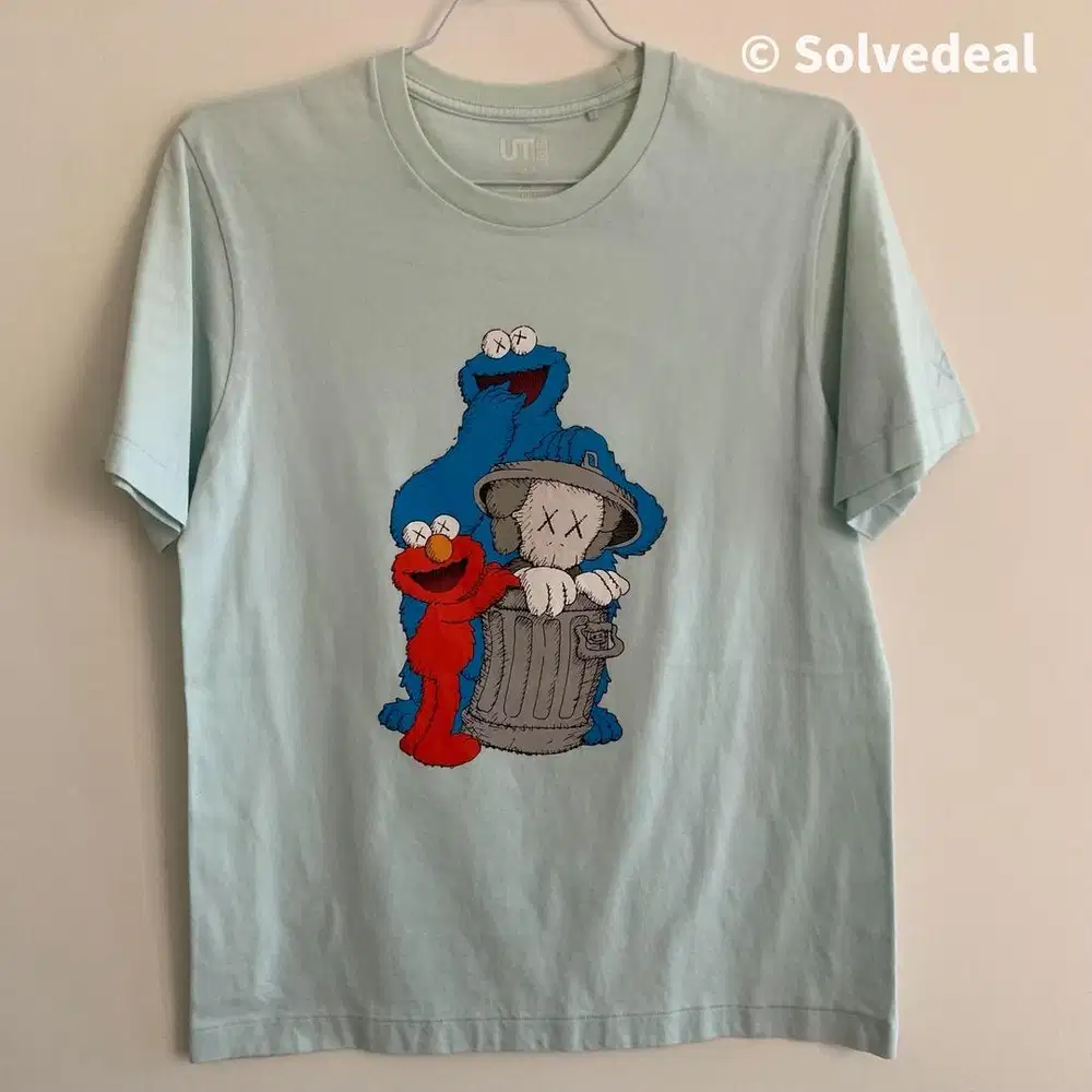 Kaos Uniqlo Kaws Sesame Street Companion