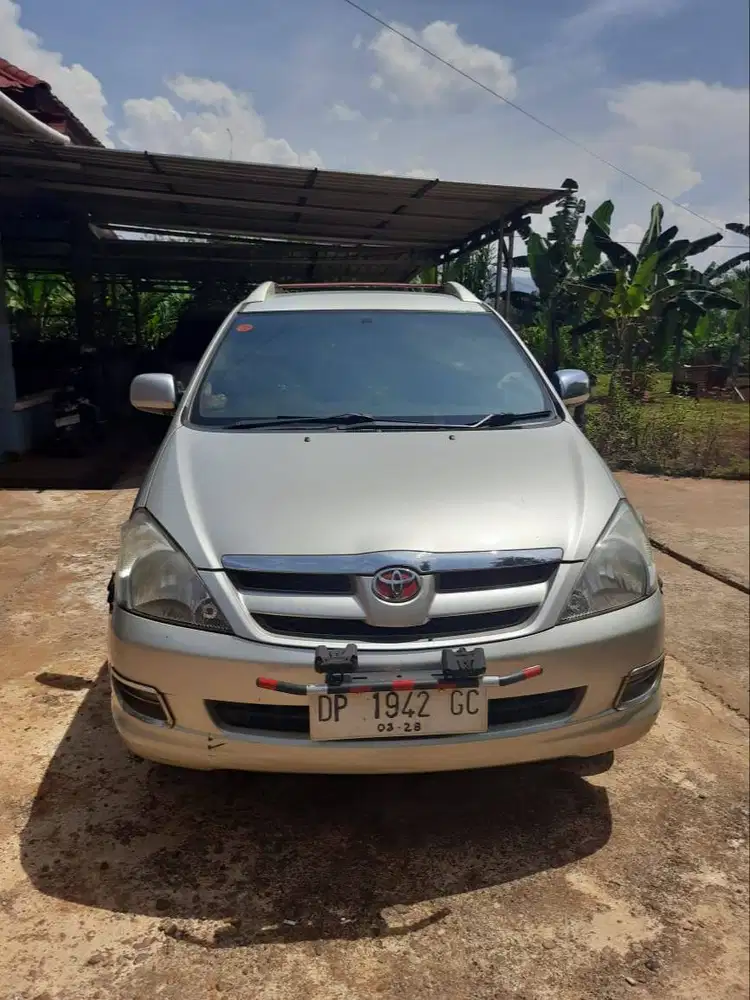 Kijang Innova type V, sudah sekitar 10 tahun lebih