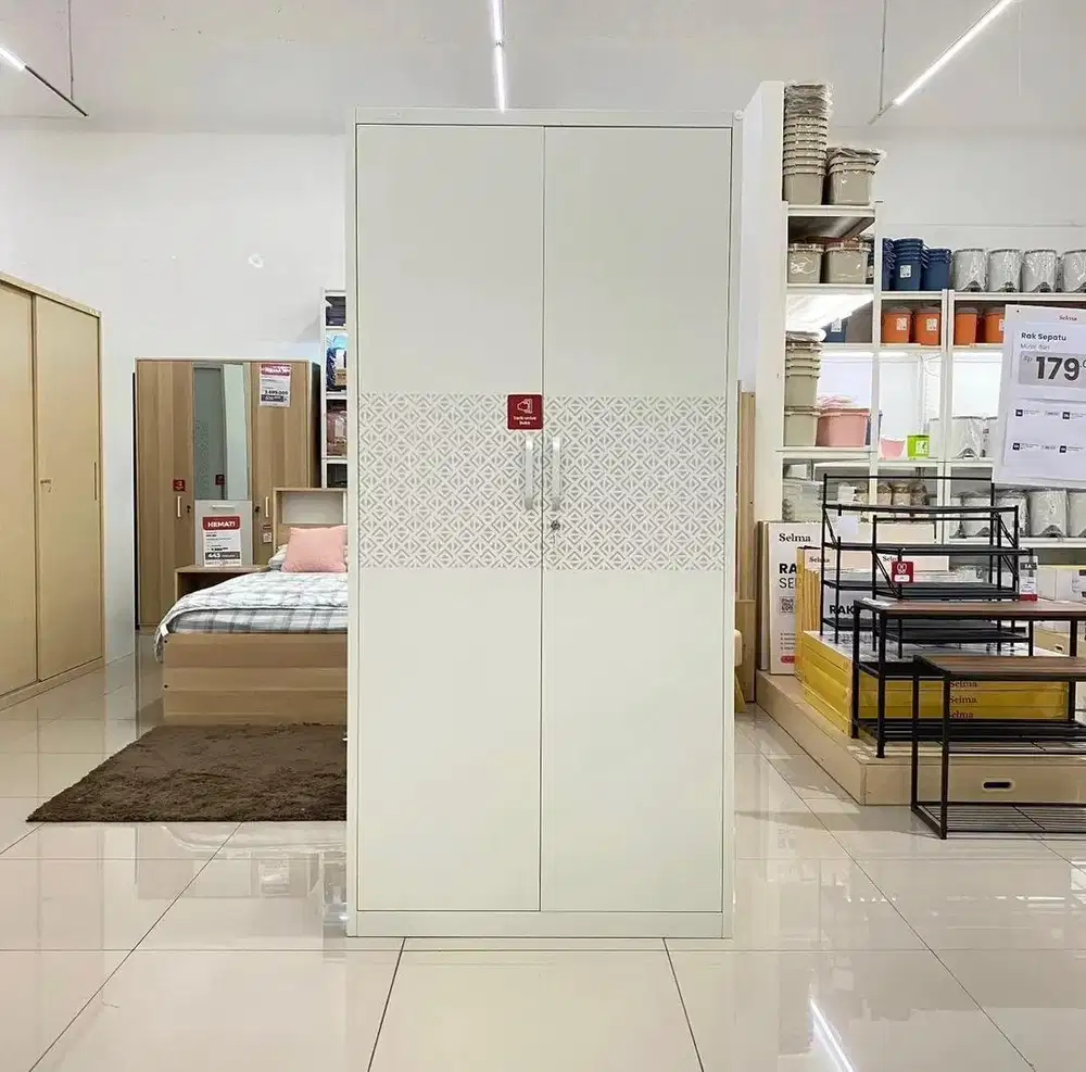 LEMARI BESI PAKAIAN