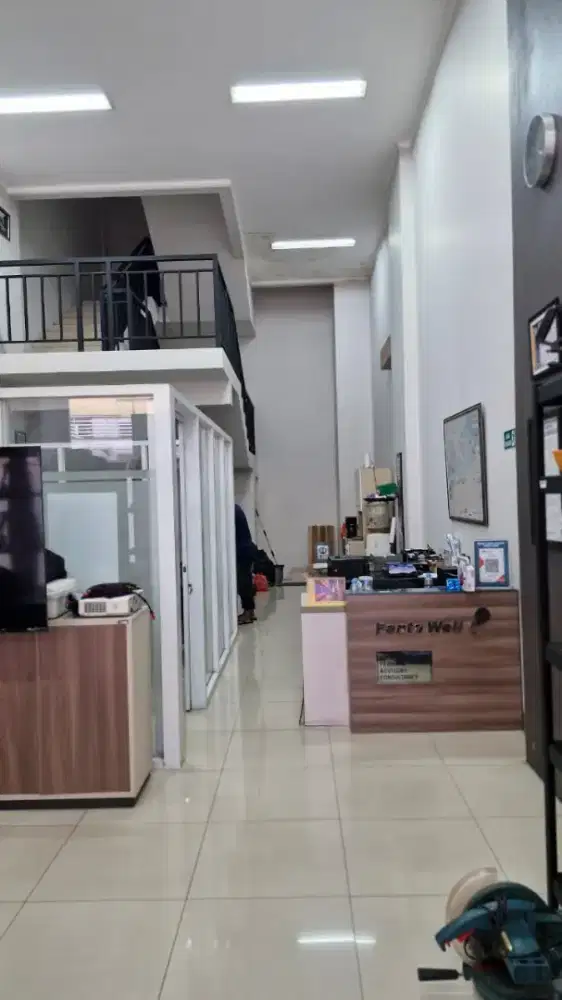 Ruko 3.5 Lantai Siap Pakai di Emerald Commercials Summarecon Bekasi