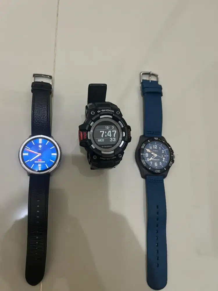 jam digital dan smartwatch