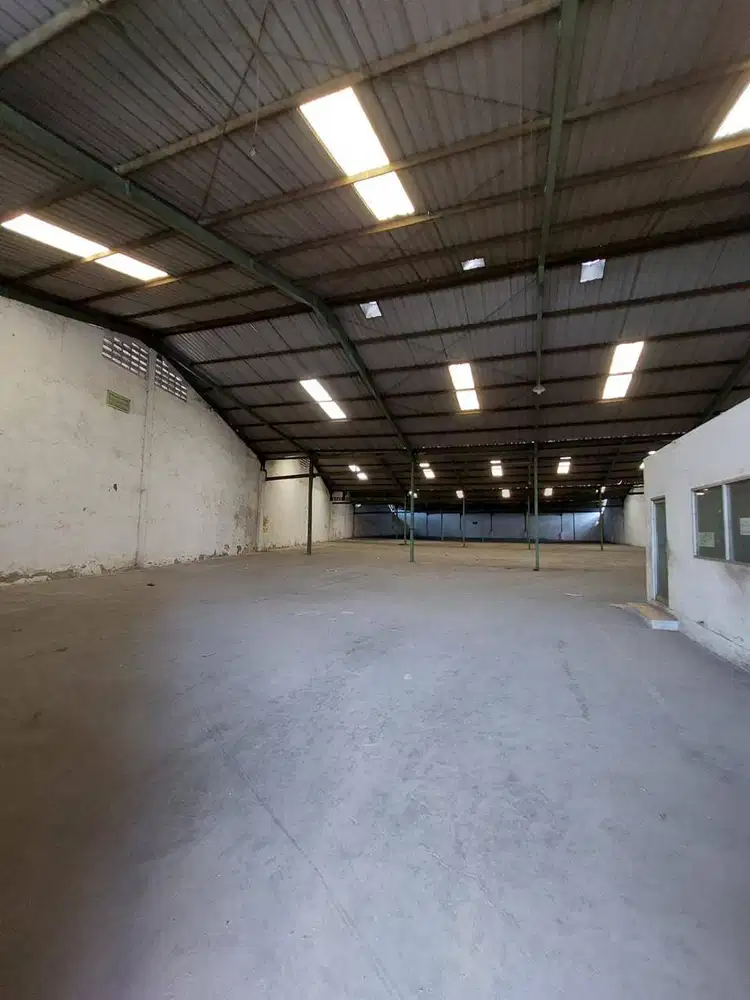 DISEWA GUDANG MARGOMULYO SURIMULIA LB 2700 DOUBLE GATE ROW JALAN LEBAR