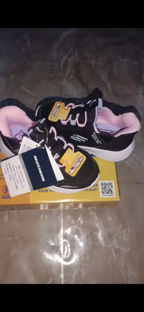 Sepatu skechers pembelian di jepang, baru
