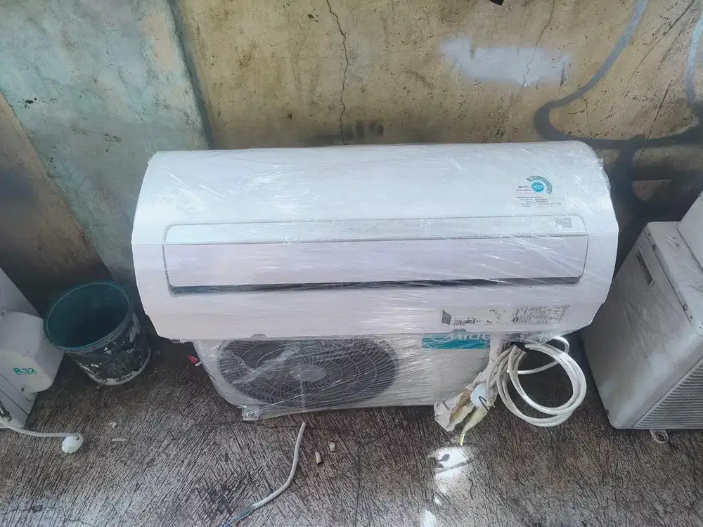 Ac midea second 0.5 pk kondisi seperti baru 98%