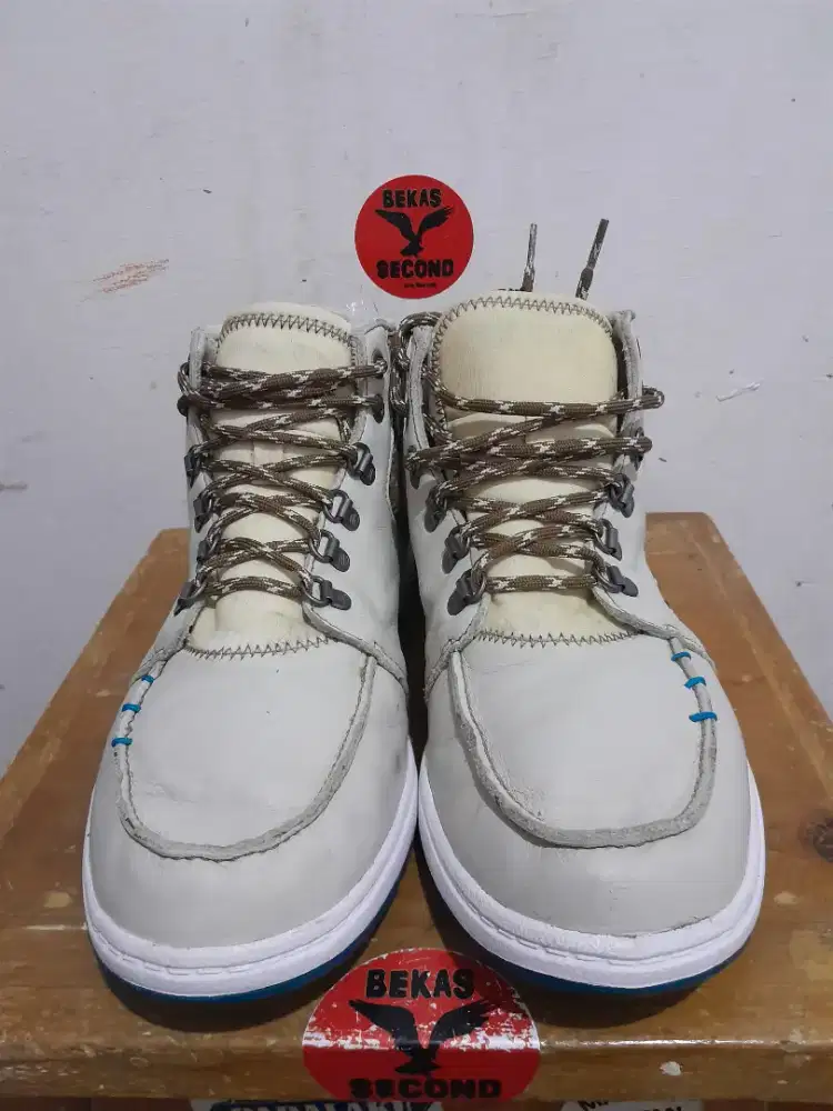 Sepatu pria adidas mid leather