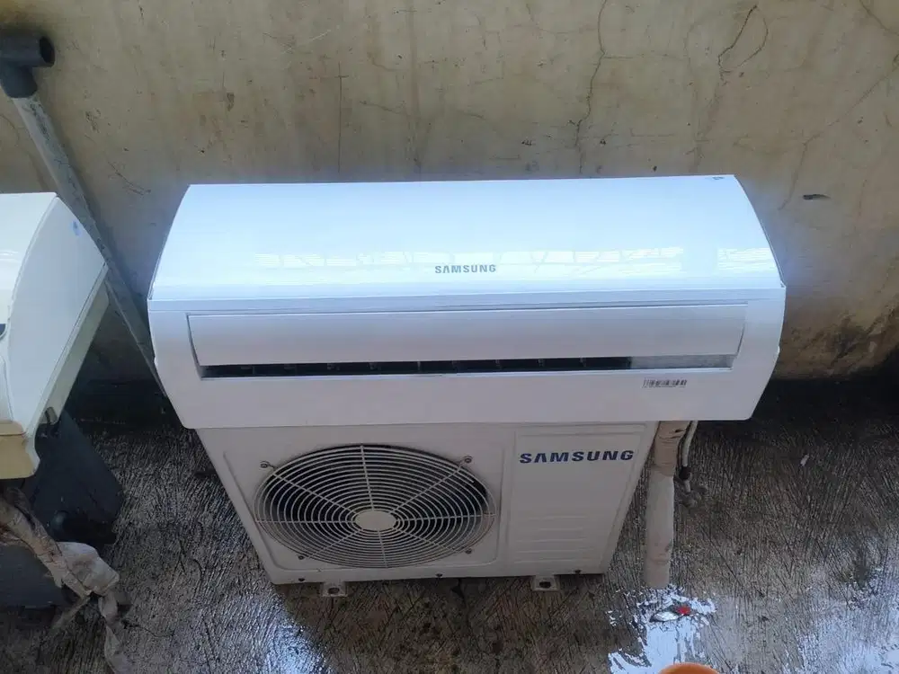 Ac second merk samsung 0.5 pk kondisi sperti baru 98%