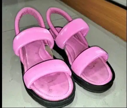 Sepatu pink  bagus untuk wanita kondisi seperti baru