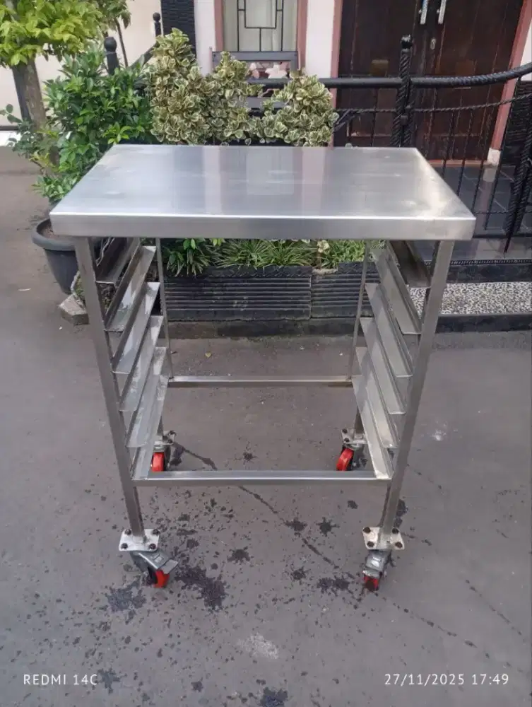 Meja bumbu plus tray 6
Ukuran. 70×45×100 tray 60×40
Harga. 1800.000