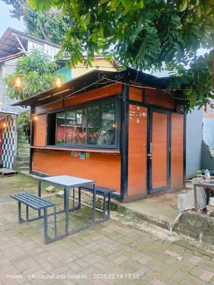 Booth container kayu