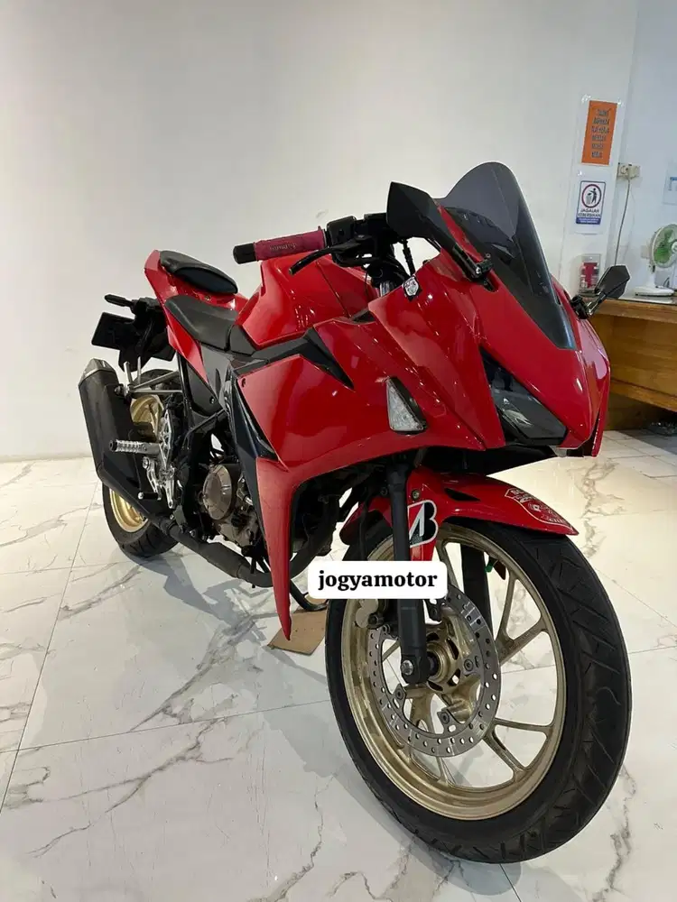 (B) honda cbr150r 2018 cash / credit