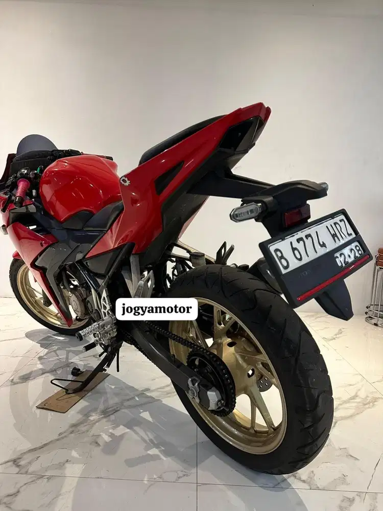 (B) honda cbr150r 2018 cash & credit