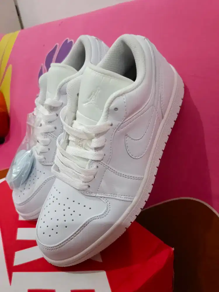 Air Jordan Low Fullwhite
Size 42 Insole 26,5