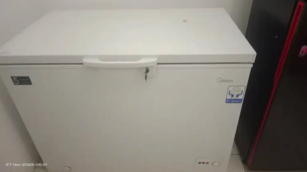 Dijual chest freezer Midea 330 ltr