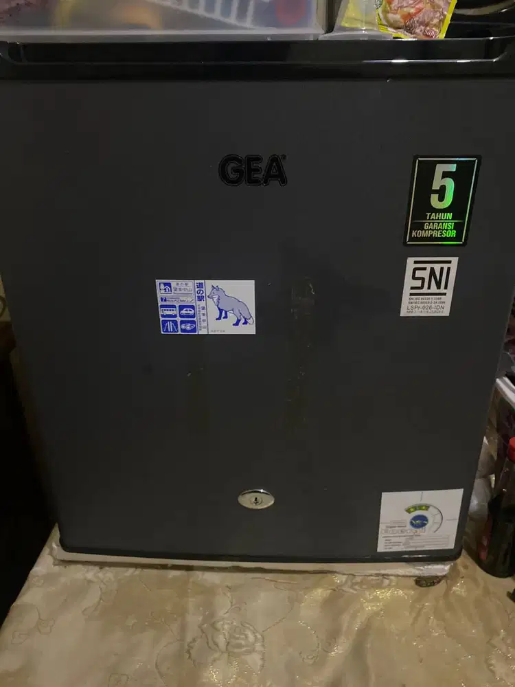 KULKAS MINI GMB 50 GEA