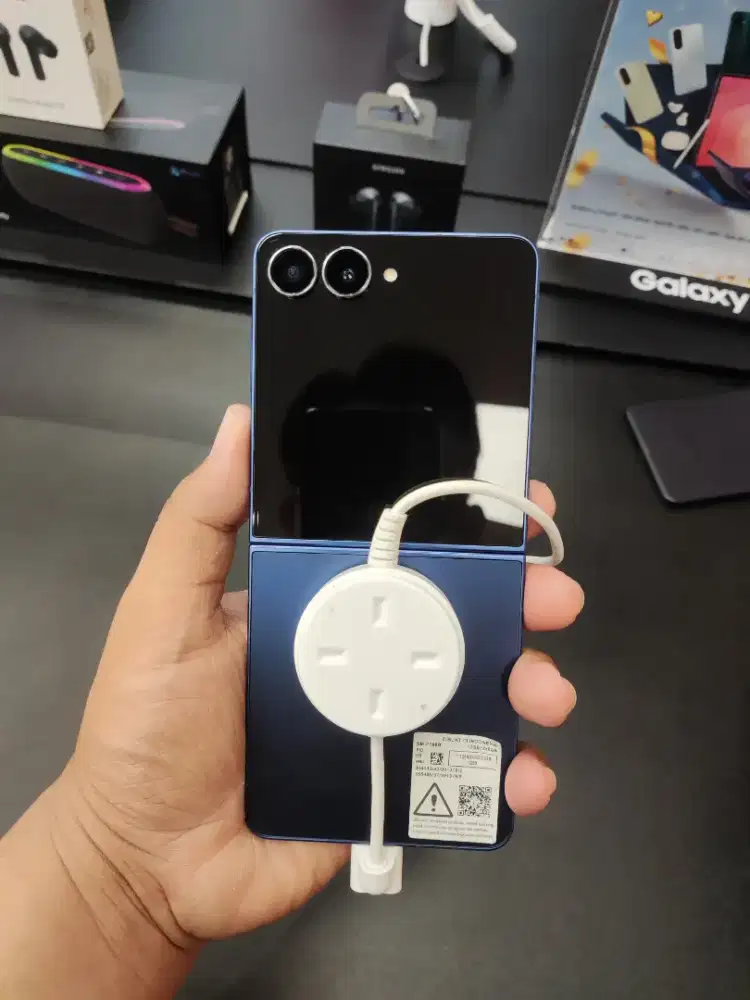 Samsung Z Flip7 12/256 Gb Free Fit3 & Adapter 25w