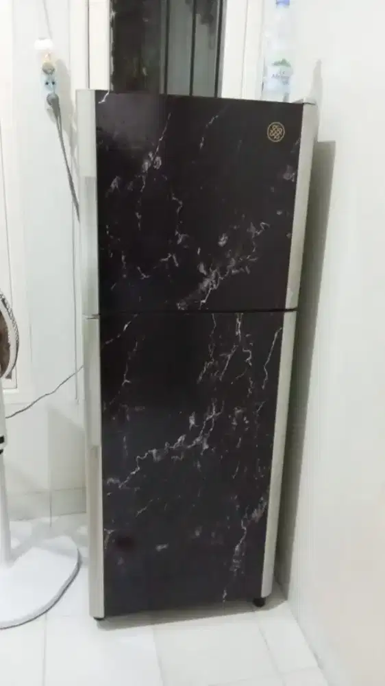 Kulkas Polytron 2 pintu