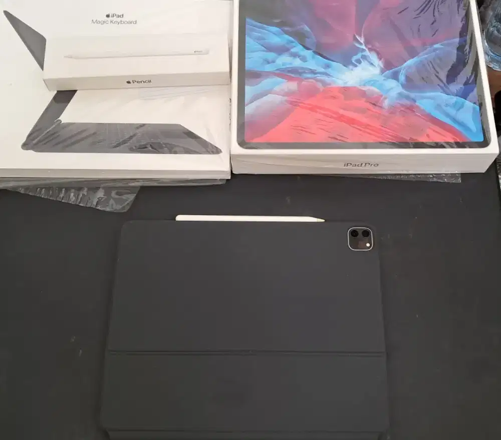 IpadPro silver 4th gen 12.9 256gb wifi + magic keyboard+apple pencil 2