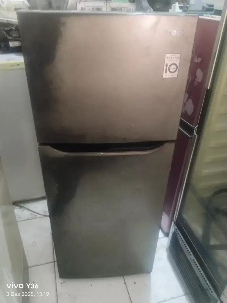 Di jual cepat kulkas 2 pintu merk LG plus antar