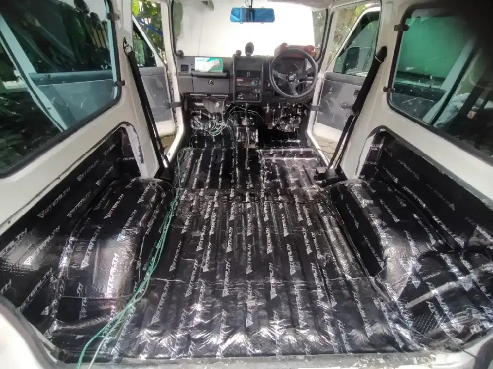 Peredam mobil anti bising dan panas