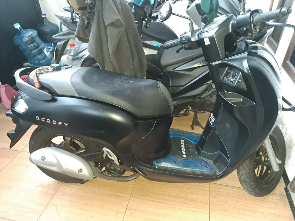 Scoopy Hitam Maniss