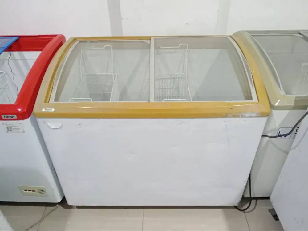 DIOBRAL ! Freezer sleding kaca bekas murah merk haier 260L normal ori