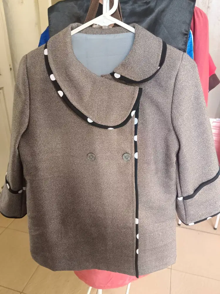 Blazer wanita warna coklat