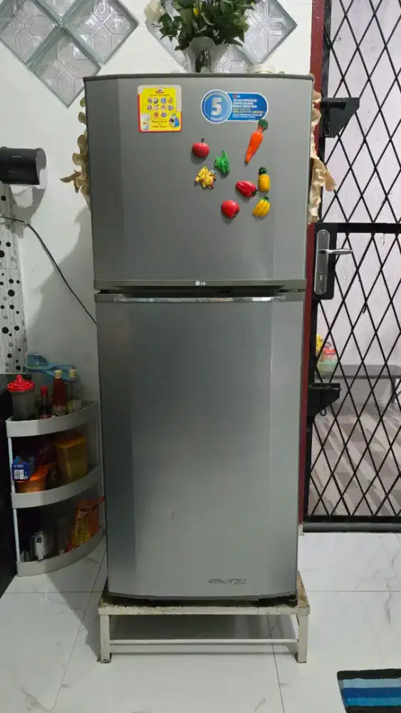 Dijual kulkas 2 pintu LG