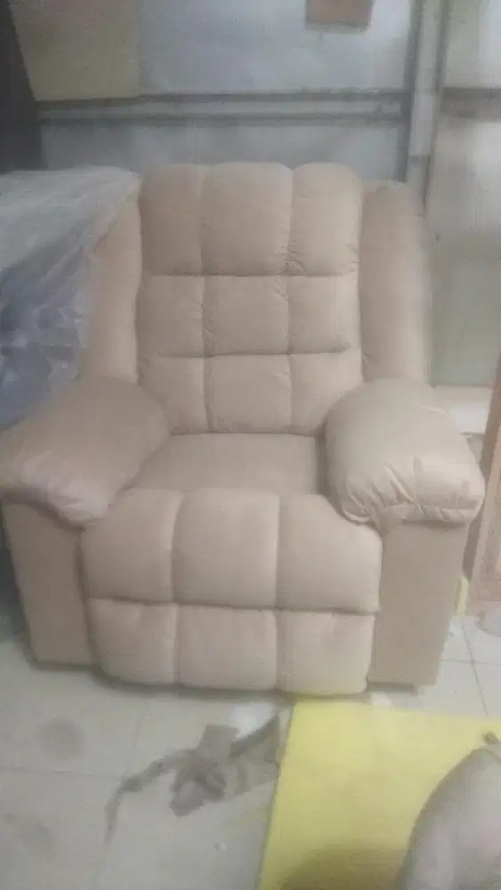 ASHLEY LUDDEN SOFA RECLINER + ROCKING (AYUN)