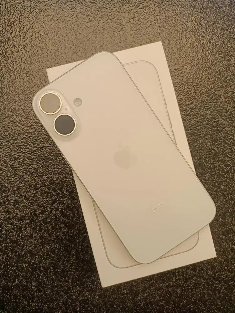 iPhone 16 White 128GB iBox Garansi ON November 2026