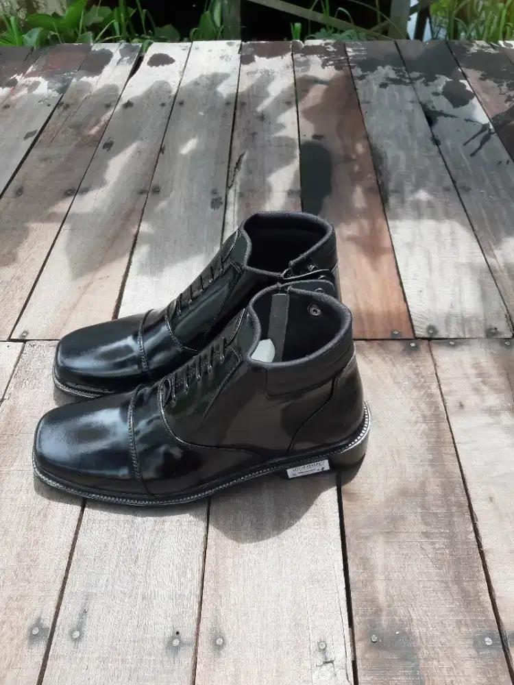 Sepatu satpam/PDH