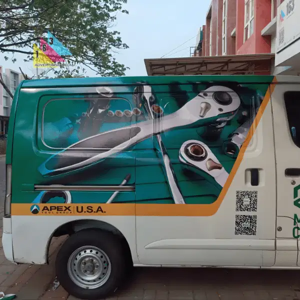 Wrapping Mobil Custom – Solusi Branding dan Iklan Outdoor Tahan Lama