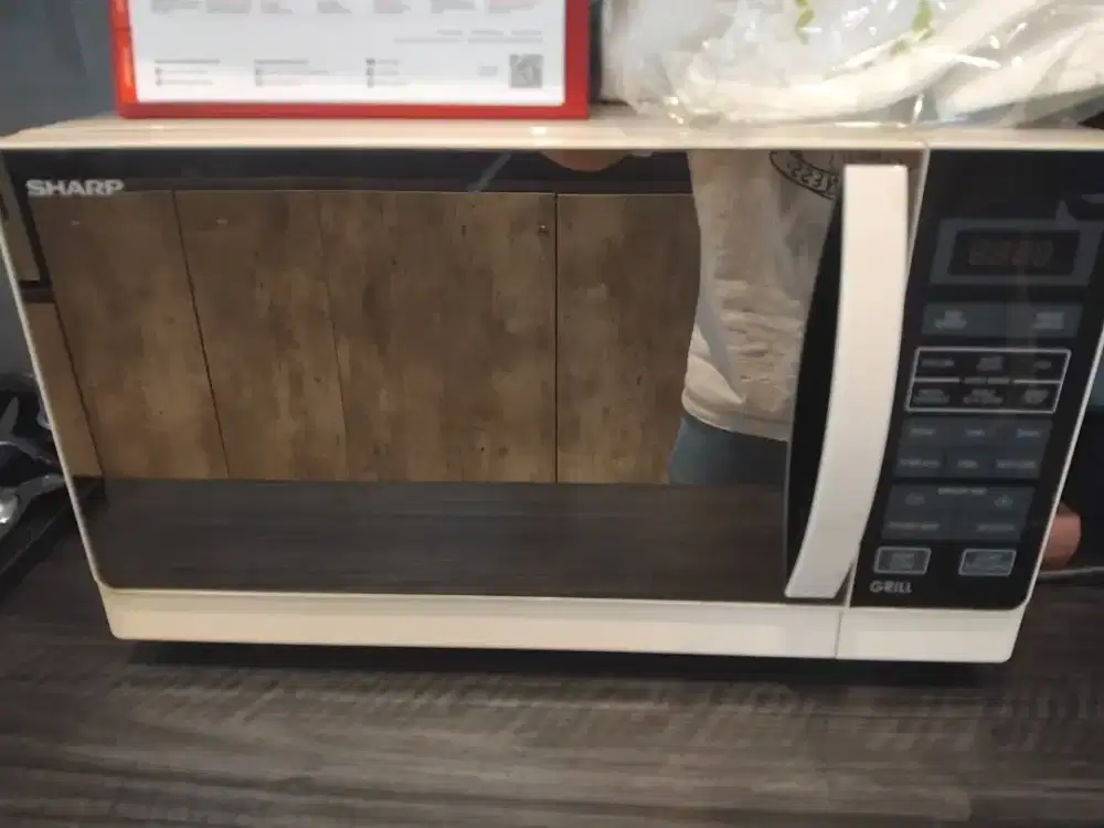 Microwive Sharp R-728