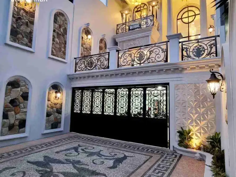 DiJual Rumah Baru Modern Clasic  3,5 Lantai plus Swimpool Lokasi Strategis