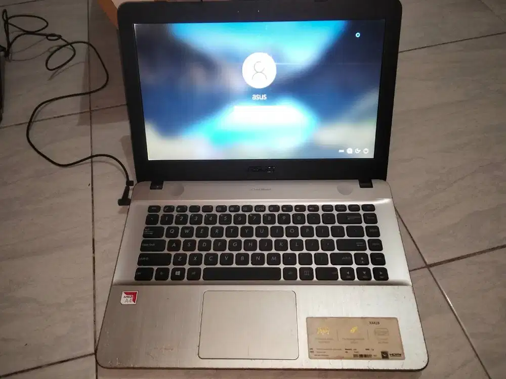 Jual 2 laptop Asus bekas layak pakai.