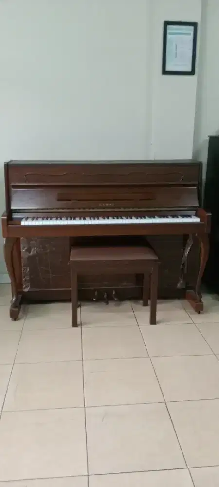 Piano kawai c-107