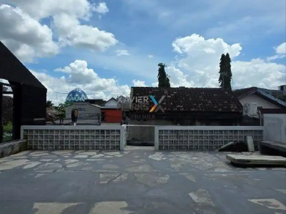 j012 Dijual Cepat ! Rumah Usaha + Cafe Aktif Parkiran Luas