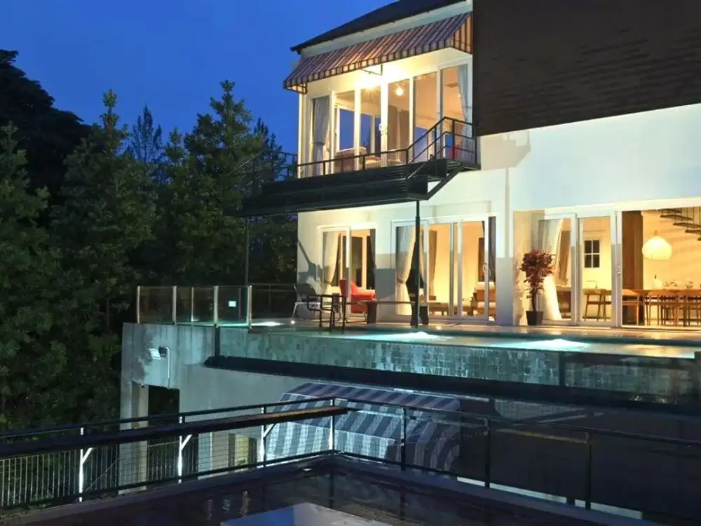 Dijual Butuh Villa Mewah Suasana Sejuk View Indah di Dago Bandung