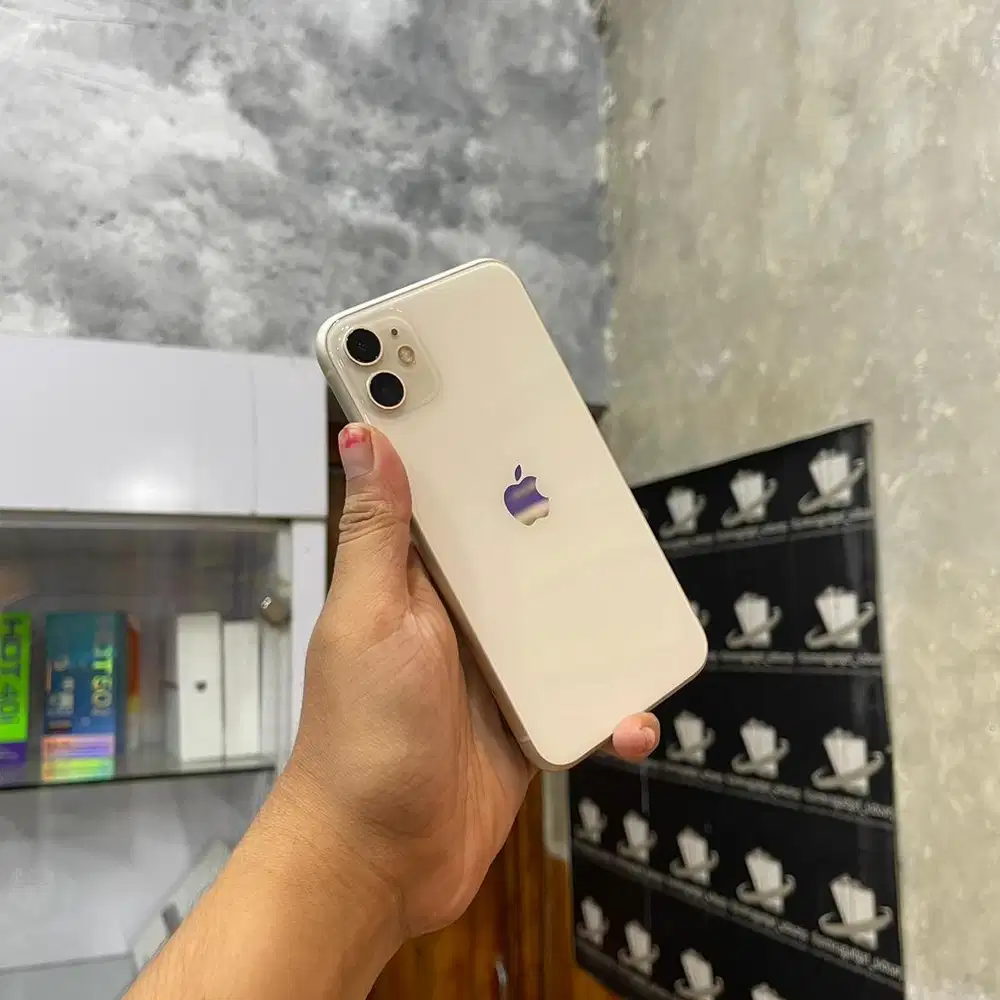 Iphone 11 64gb iBox mulus fullset original. TT juga bisa