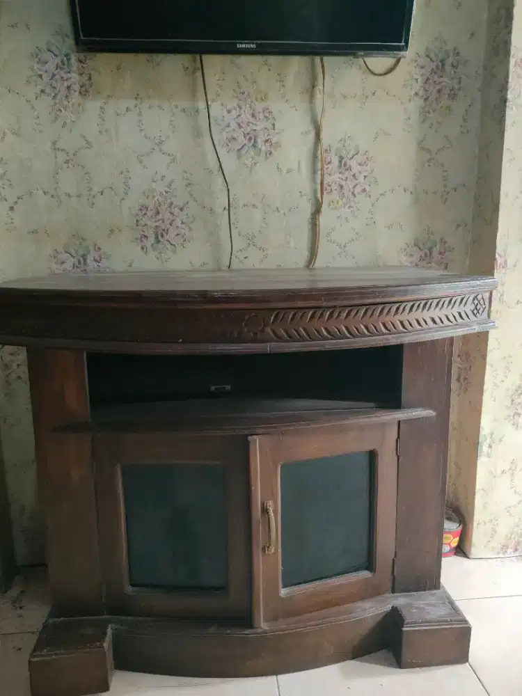 Meja tv bahan jati 2 pintu