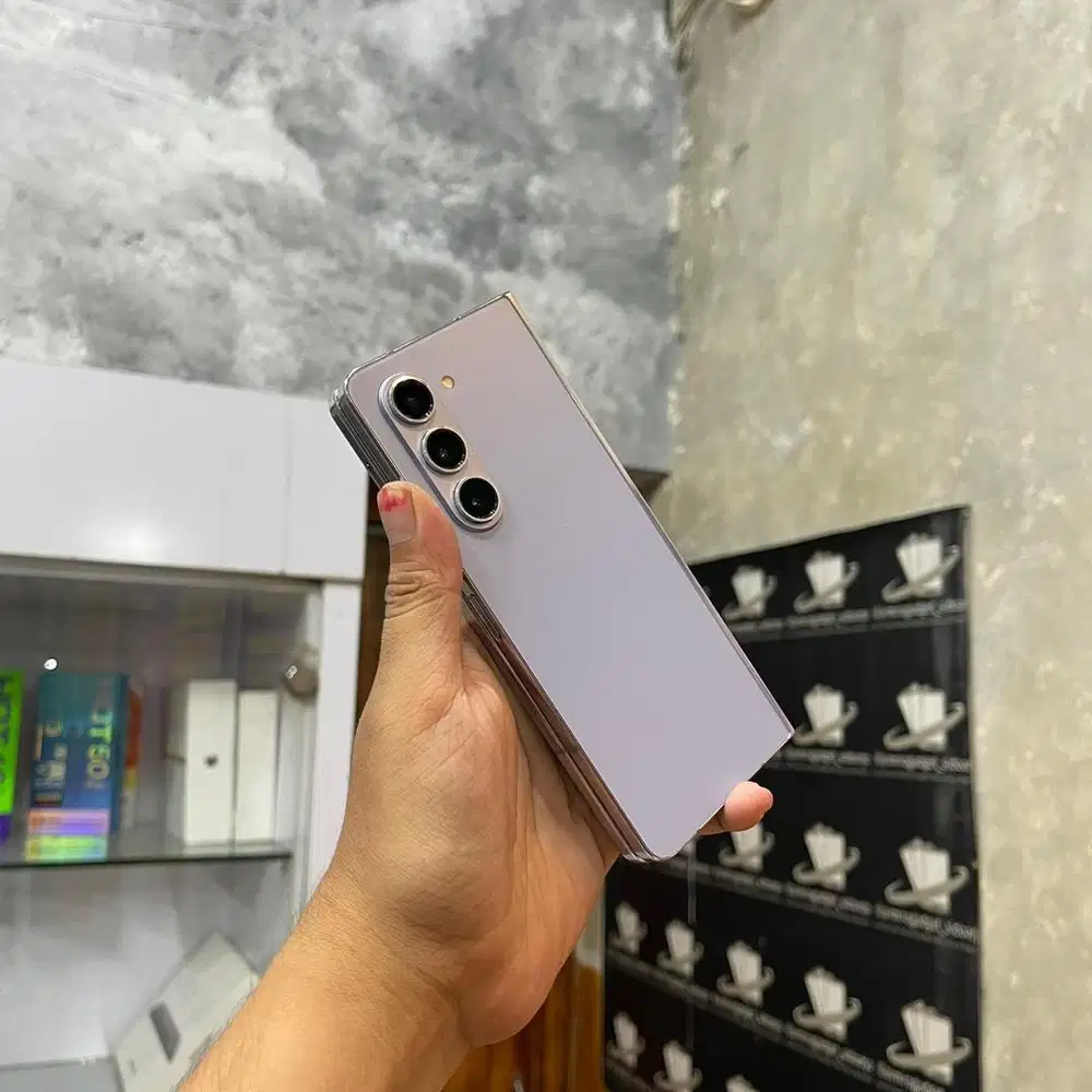 Samsung Z Fold 5 5G 12/256 mulus fullset original. TT juga bisa