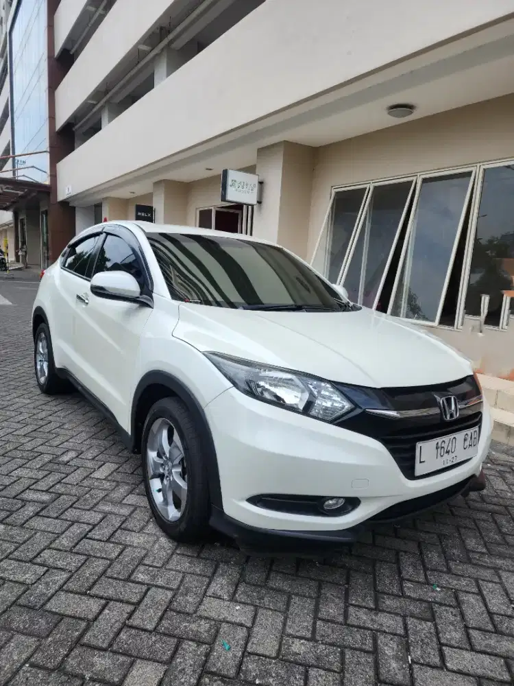 Honda HRV 1.5 E CVT putih 2017