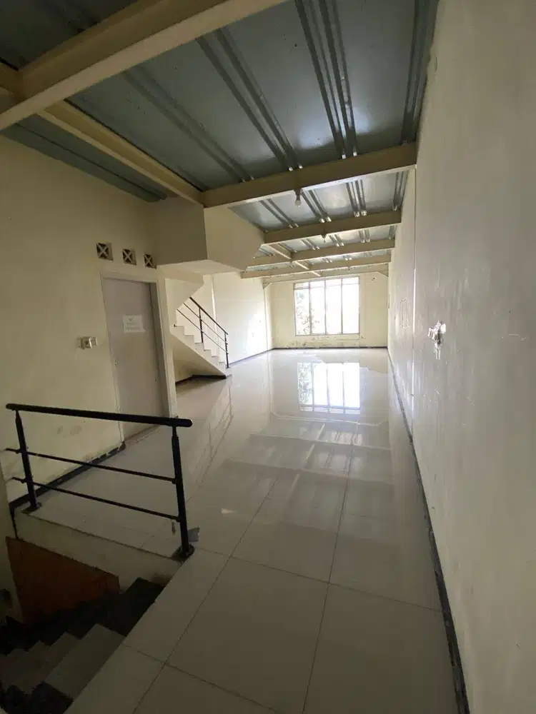 Disewakan Ruko 2,5 Lantai Dekat ke Borma Margahayu Raya