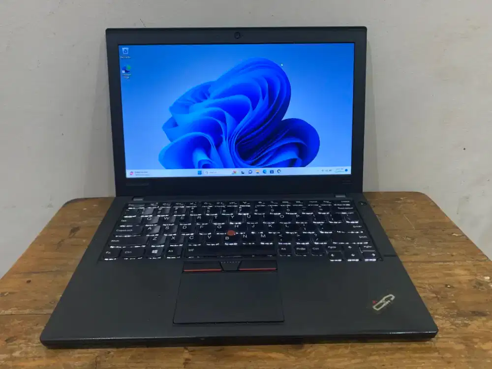 Thinkpad x250 core i5 ram 8gb 500gb backlight keyboard