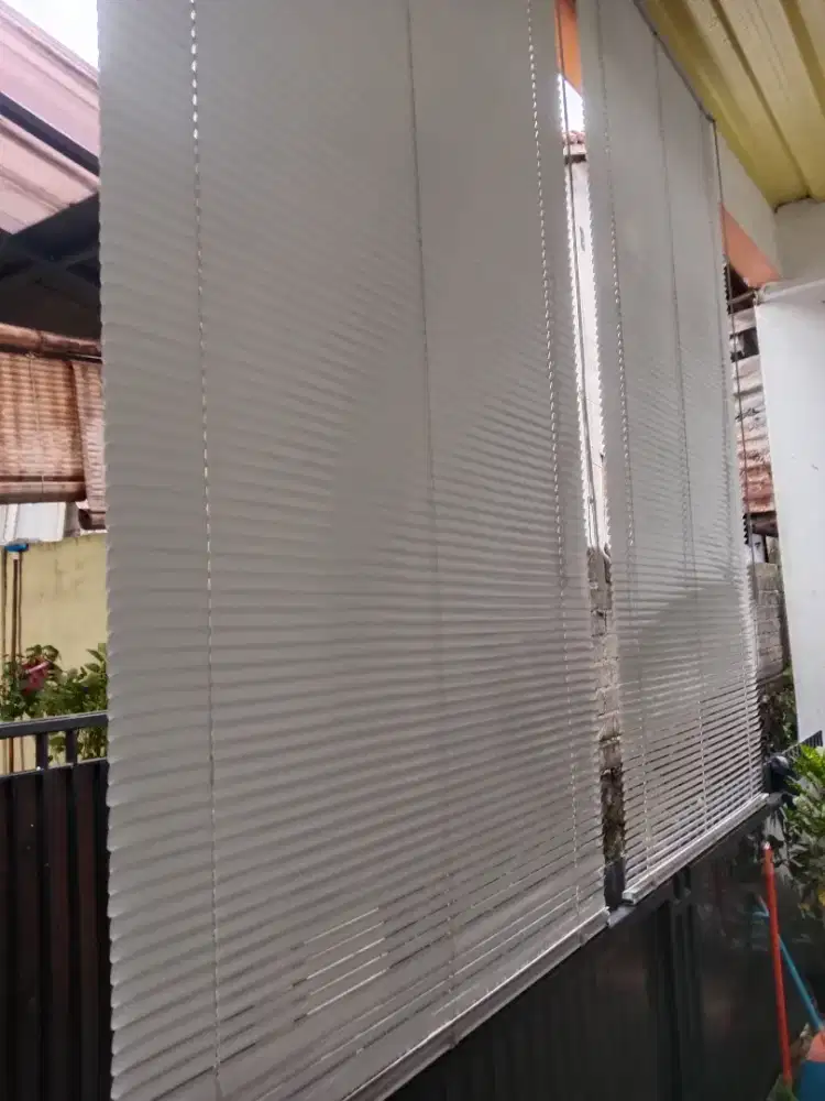 Roller Blind Kerai Qualitas Tinggi Merk Tosso Masih Bagus