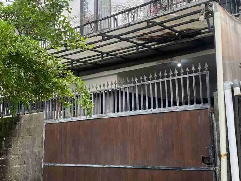 DIJUAL RUMAH LANTAI 2 LOKASI JALAN TUKAD BADUNG RENON