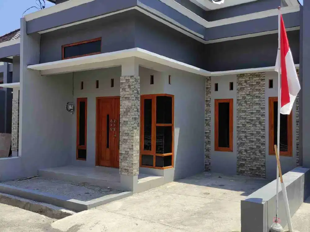 Rumah baru siap pakai lokasi strategis dekat jalan utama