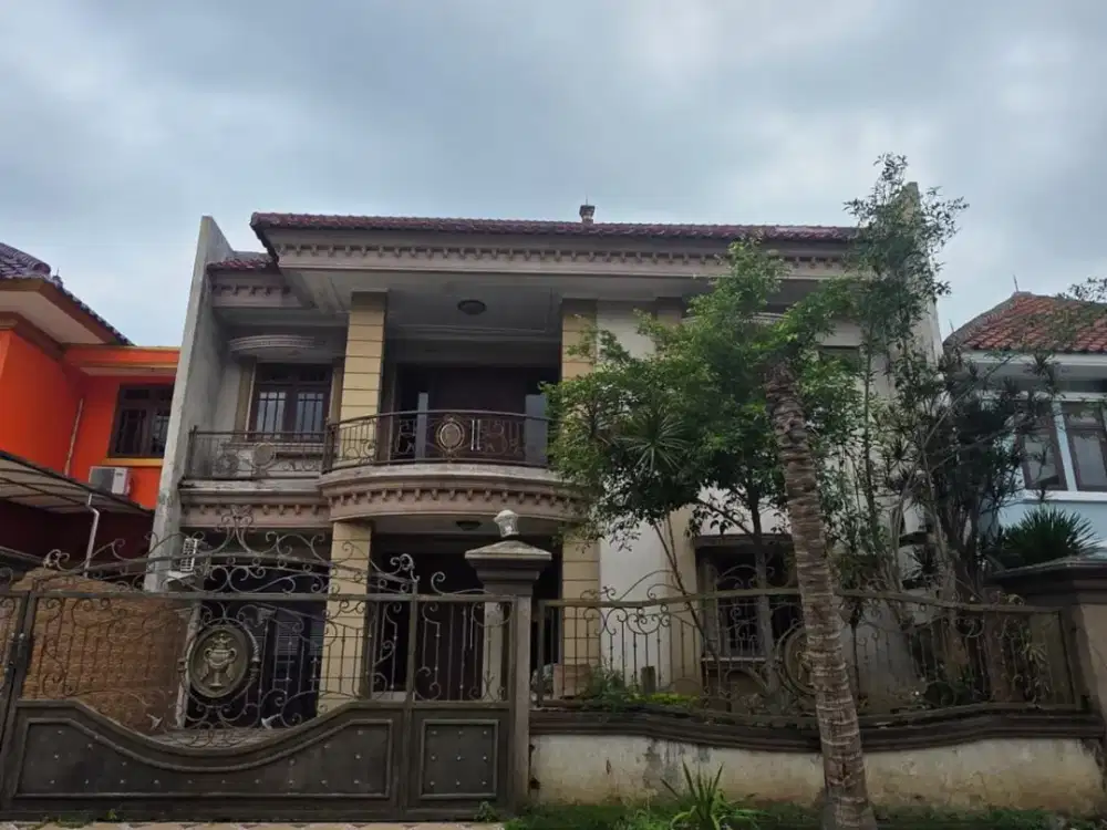 Rumah Klasik Terawat dan Bagus di Pakuwon Indah, Surabaya